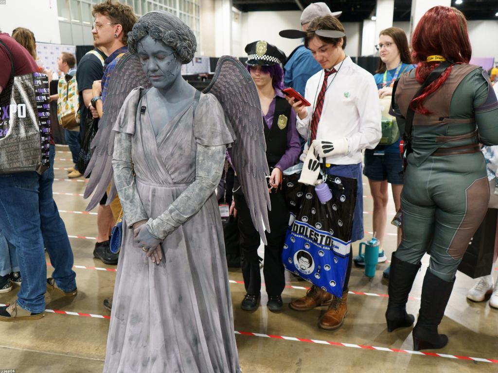 យុទ្ធសាស្ត្រពហុព្រឹត្តិការណ៍: ការប្រកួតប្រជែងនិងការទាក់ទាញអ្នករៀបចំ